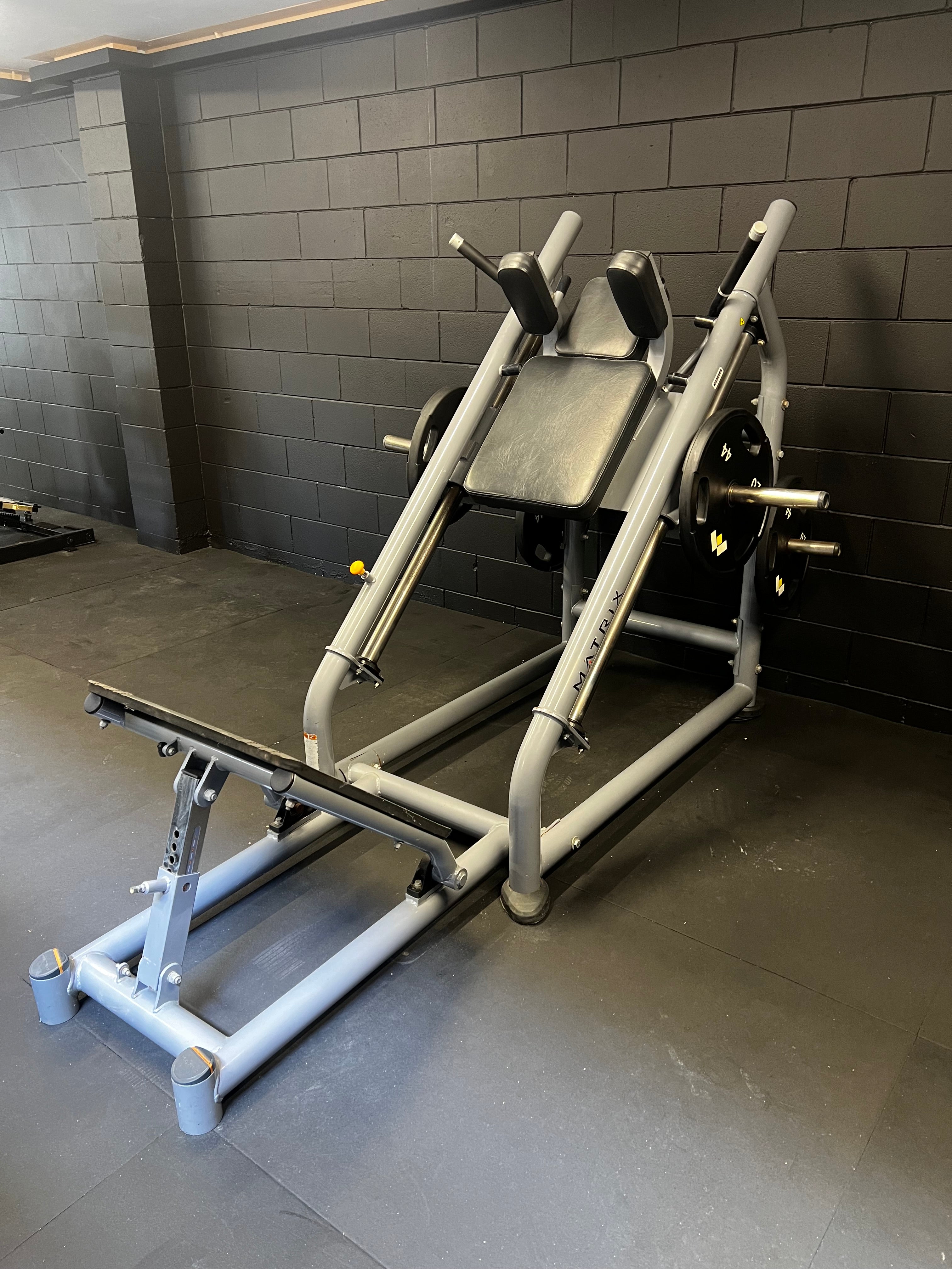 Matrix Magnum Hack Squat – Muscle Dept